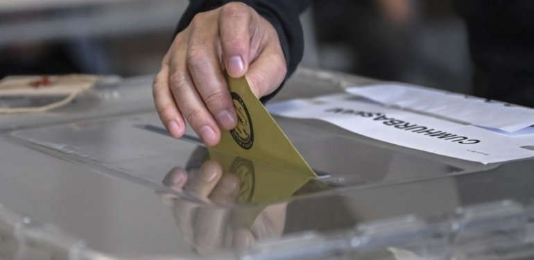 Partilerin tercihi ön seçim yerine yoklama