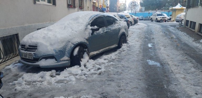 Tekirdağ’da sokaklar buz pistine dönüştü