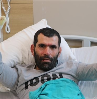 cocuklarina-yemek-pisirirken-nobet-gecirip-sobaya-dusen-ciftcinin-tedavisi-suruyor