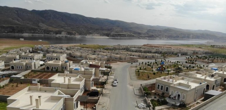 Batman’da hafif ticari aracın direğe çarpması sonucu 1 kişi öldü