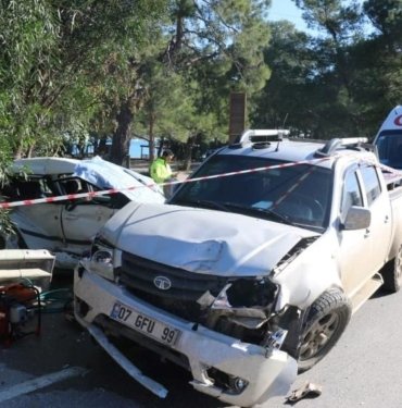 antalya’da-piknik-yolunda-kaza:-1-olu,-2-yarali