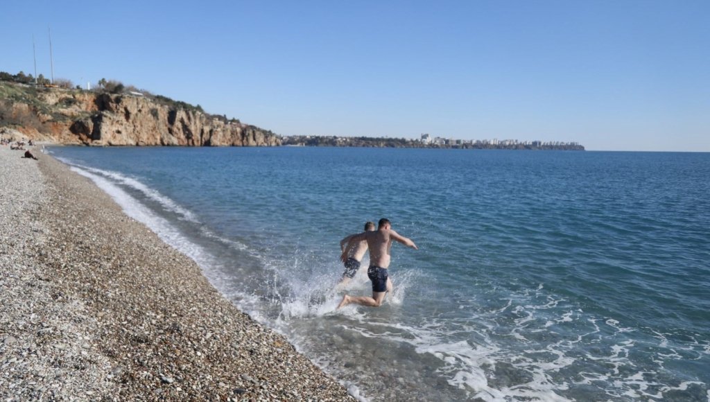 antalya’da-bahar-havasi-yasaniyor