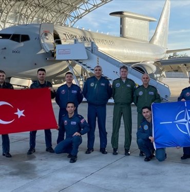 tsk’ya-ait-iki-ucak-nato-ulkesinin-hava-sahasinda-ilk-defa-silah-kontrol-gorevi-yapti