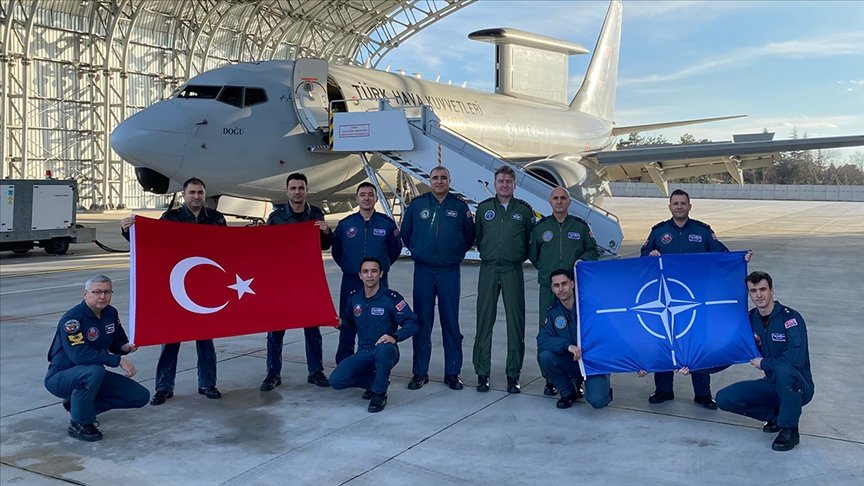 tsk’ya-ait-iki-ucak-nato-ulkesinin-hava-sahasinda-ilk-defa-silah-kontrol-gorevi-yapti