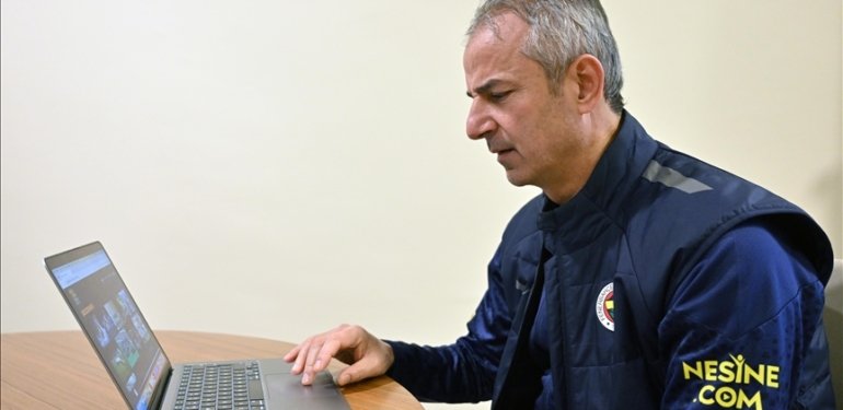 Fenerbahçe Teknik Direktörü Kartal’ın “Yılın Kareleri” oylamasındaki tercihi “Sahada isyan”