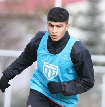 sivassporlu-yunus-emre-konak-brentford’a-transfer-oldu