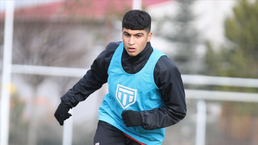 sivassporlu-yunus-emre-konak-brentford’a-transfer-oldu