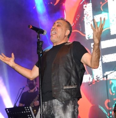 hayaller-gercek-olsun-dernegi’nden-hatayli-depremzedelere-ozel-gece