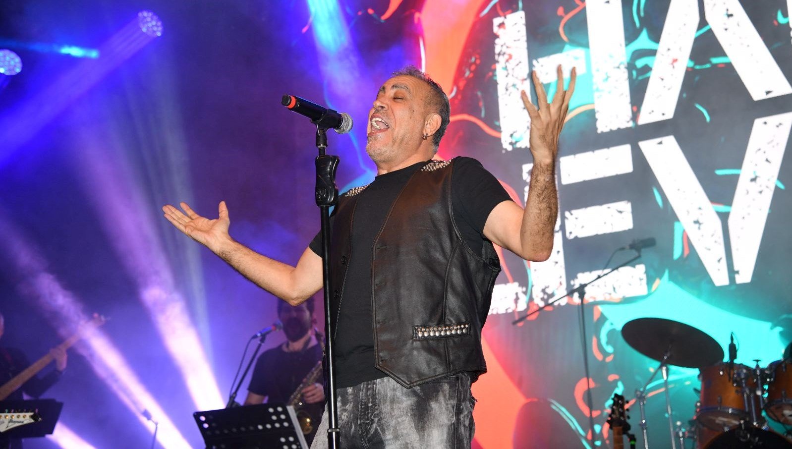 hayaller-gercek-olsun-dernegi’nden-hatayli-depremzedelere-ozel-gece