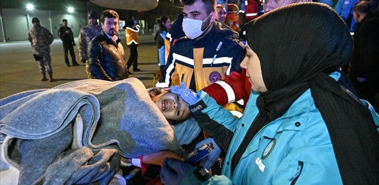 Gazzeli hasta ve refakatçilerini taşıyan iki askeri uçak Ankara’ya indi