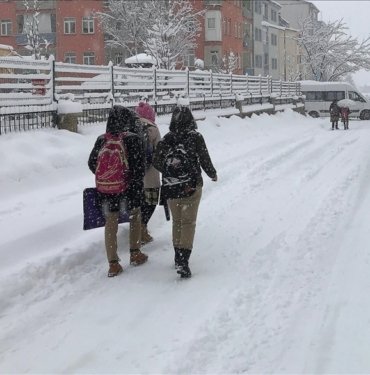olumsuz-hava-kosullari-nedeniyle-bazi-il-ve-ilcelerde-egitime-ara-verildi