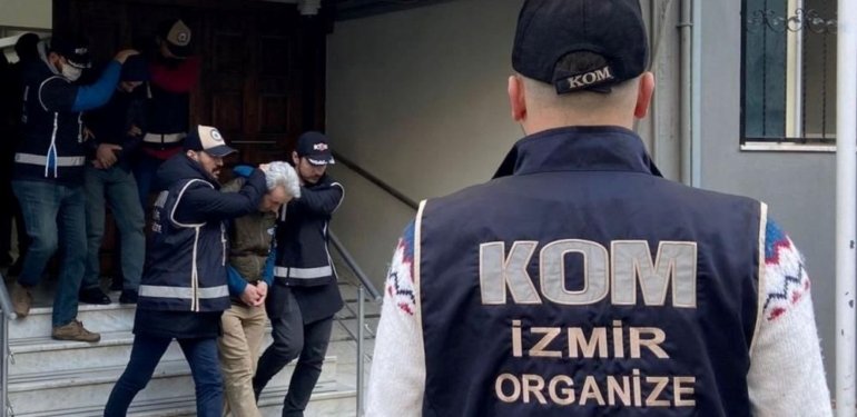 İzmir’de 4 FETÖ şüphelisi tutuklandı