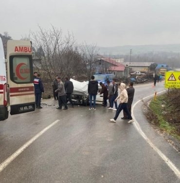 Sivil polis aracı ile otomobil çarpıştı