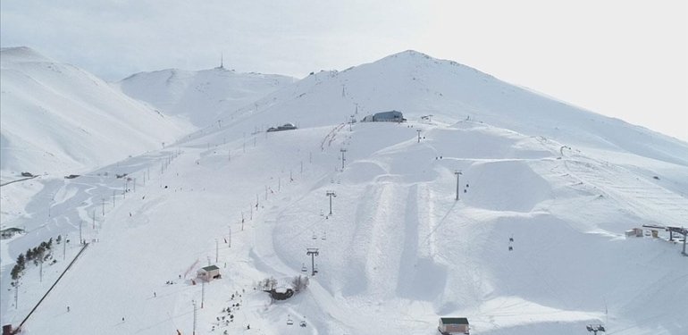 Kayak merkezlerinde en fazla kar kalınlığı 145 santimetreyle Palandöken’de ölçüldü