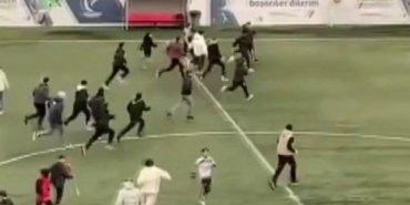 Güngören de saha karıştı: Taraftarlar 13 yaşındaki futbolculara saldırdı