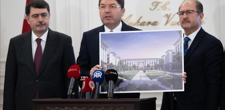 Adalet Bakanı Tunç, Ankara Valiliğini ziyaretinde konuştu: 40 ay içerisinde Ankara Adliyemizi tamamlayacağız