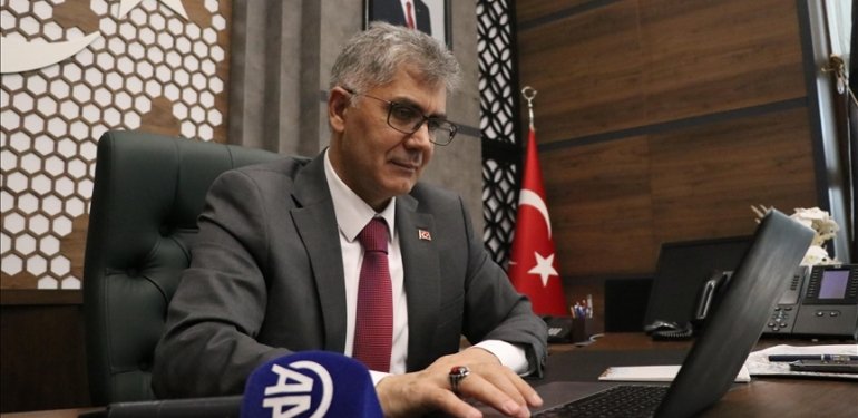 Niğde Valisi Cahit Çelik “Dolunay ve Akıncı” fotoğrafına oy verdi