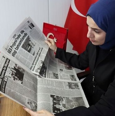 Depremde kaybettiği babasının gazetesine sahip çıktı