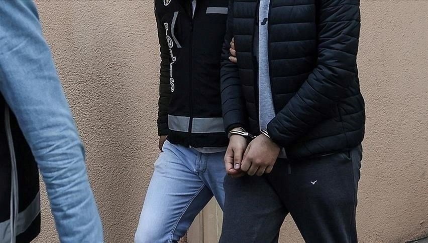 Ehliyet sınavında hazırladığı düzenekle yakalandı