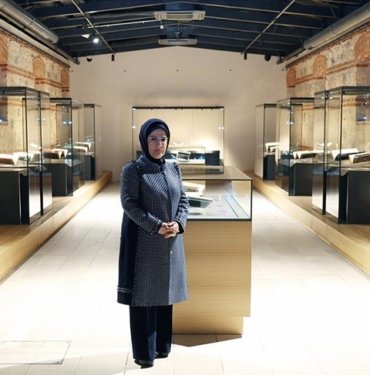 Emine Erdoğan ‘Valide Sultanlar Yazma Eserler Sergisi’nin açılışını yaptı