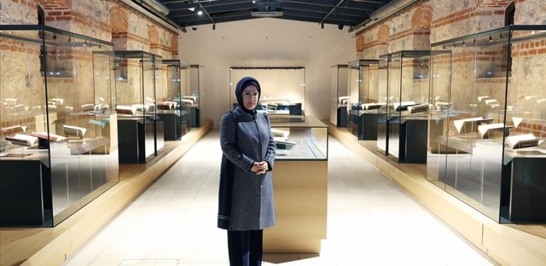 Emine Erdoğan ‘Valide Sultanlar Yazma Eserler Sergisi’nin açılışını yaptı