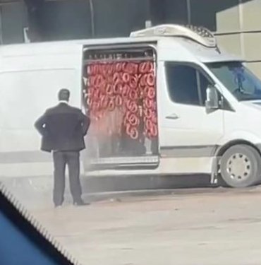Akaryakıt istasyonunda sucuk yıkayanların cezası belli oldu