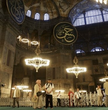 Ayasofya’da yeni düzenleme 15 Ocak’ta başlıyor: 25 euro ödenecek