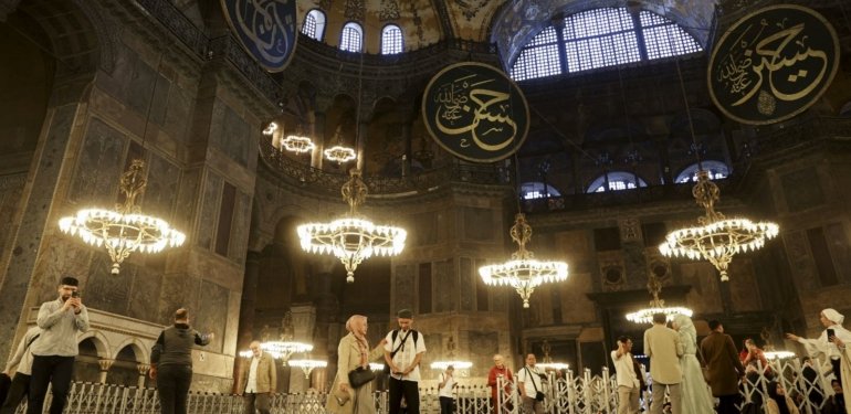 Ayasofya’da yeni düzenleme 15 Ocak’ta başlıyor: 25 euro ödenecek