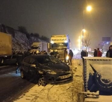 Kayseri’de 8 aracın karıştığı zincirleme trafik kazası: 5 kişi yaralı