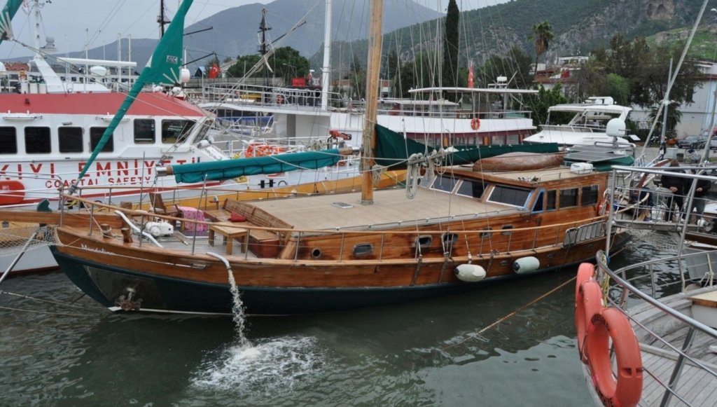 Ali Kırca’ya ait tekne batmaktan son anda kurtarıldı