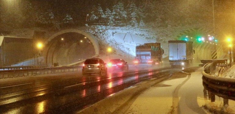 Bolu Dağı’nda kar etkili oluyor