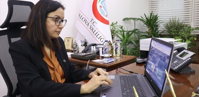 Yalova Valisi Hülya Kaya favori AA karelerini seçti
