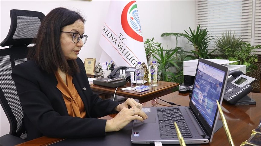 Yalova Valisi Hülya Kaya favori AA karelerini seçti