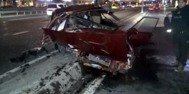 Avcılar’da kaza: Hurdaya dönen otomobilden hafif yaralı çıktılar