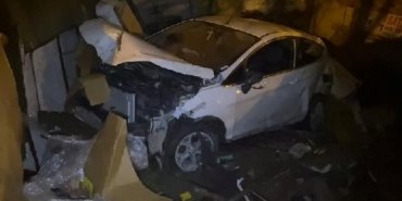 Kaza yapan sürücü yaralı arkadaşını bırakarak kaçtı