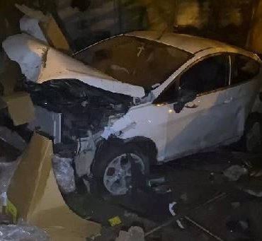 Kaza yapan sürücü yaralı arkadaşını bırakarak kaçtı