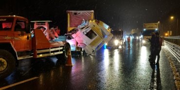 Anadolu Otoyolu’nda 2 TIR çarpıştı: Ankara istikametinde ulaşımda aksama yaşandı