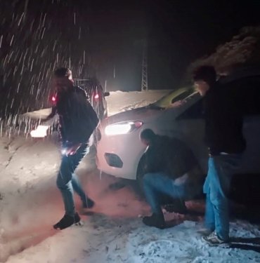 Batman’da kar yağışı nedeniyle mahsur kalan 7 kişi kurtarıldı