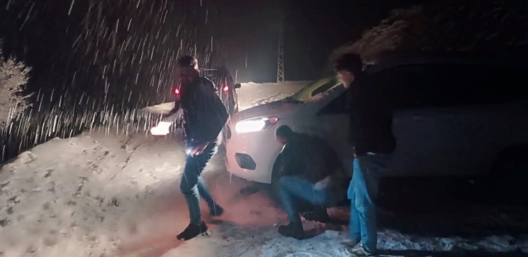 Batman’da kar yağışı nedeniyle mahsur kalan 7 kişi kurtarıldı
