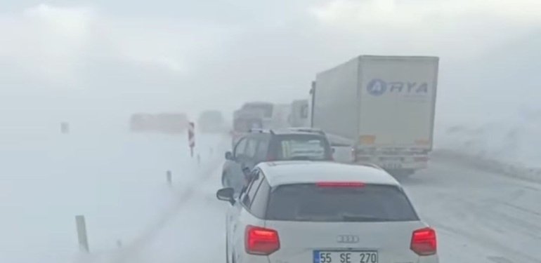 Tendürek Geçidi ağır tonajlı araçlara kapatıldı