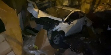 Sultanbeyli’de kaza yapan sürücü yaralı arkadaşını bırakarak kaçtı