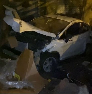 Sultanbeyli’de kaza yapan sürücü yaralı arkadaşını bırakarak kaçtı