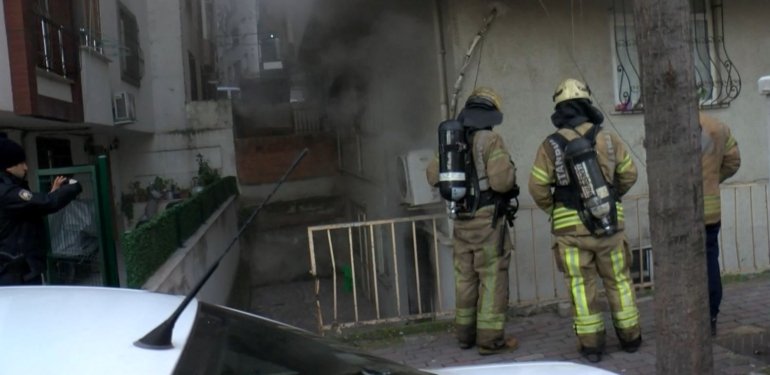 Bahçelievler’de evlerinin yanışını gözyaşları içinde izlediler
