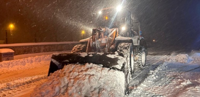 Van, Hakkari, Bitlis ve Muş’ta 1277 yerleşim birimine ulaşım sağlanamıyor