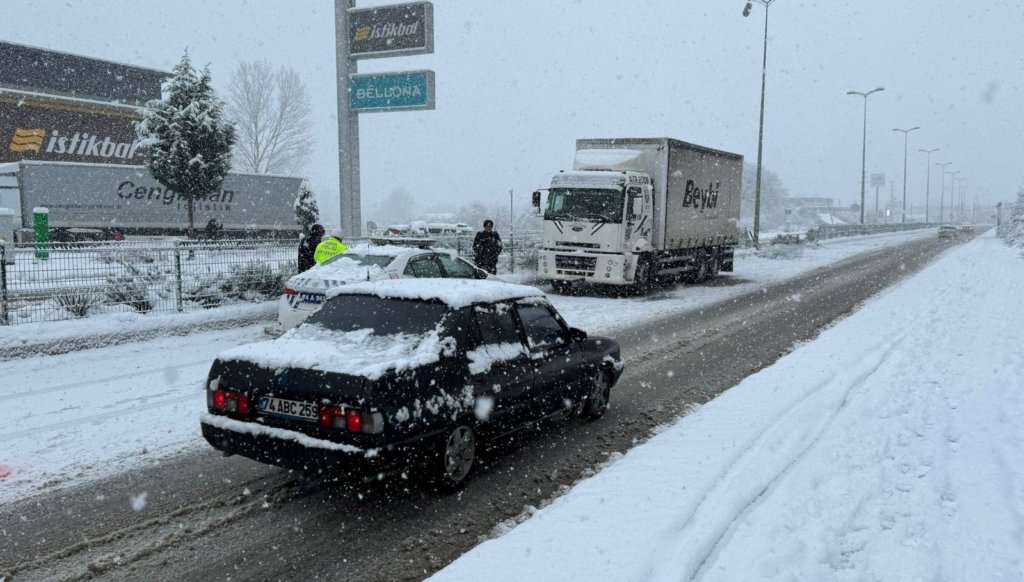 Bartın’da kar etkili oldu: 46 köy yolu ulaşıma kapandı