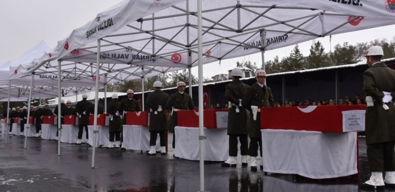 Pençe-Kilit Harekatı bölgesinde şehit olan 9 asker için Şırnak’ta tören