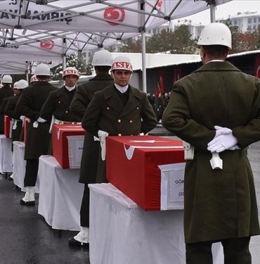 Pençe-Kilit Harekatı bölgesinde şehit olan 9 asker için Şırnak’ta tören yapıldı