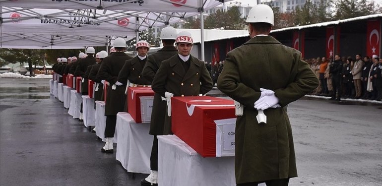 Pençe-Kilit Harekatı bölgesinde şehit olan 9 asker için Şırnak’ta tören yapıldı