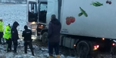 Direksiyon başında kalp krizi geçiren TIR şoförü hayatını kaybetti