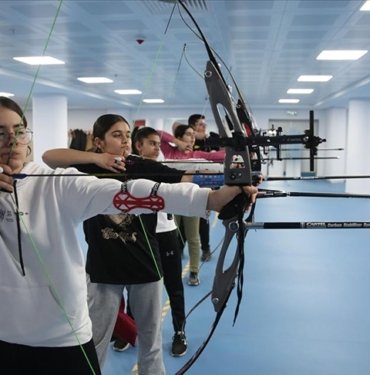 Elazığ’da sporcular Mete Gazoz gibi şampiyon olmanın hedefiyle yay çekiyor